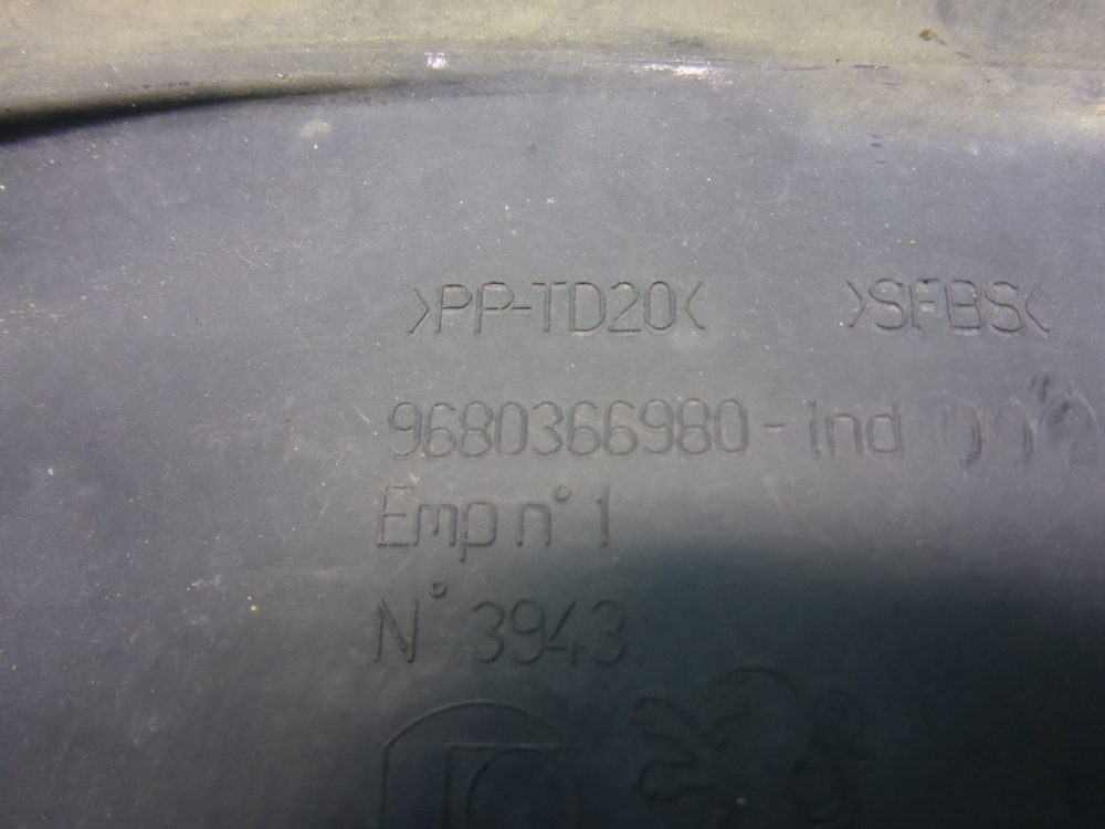 Молдинг лобового стекла