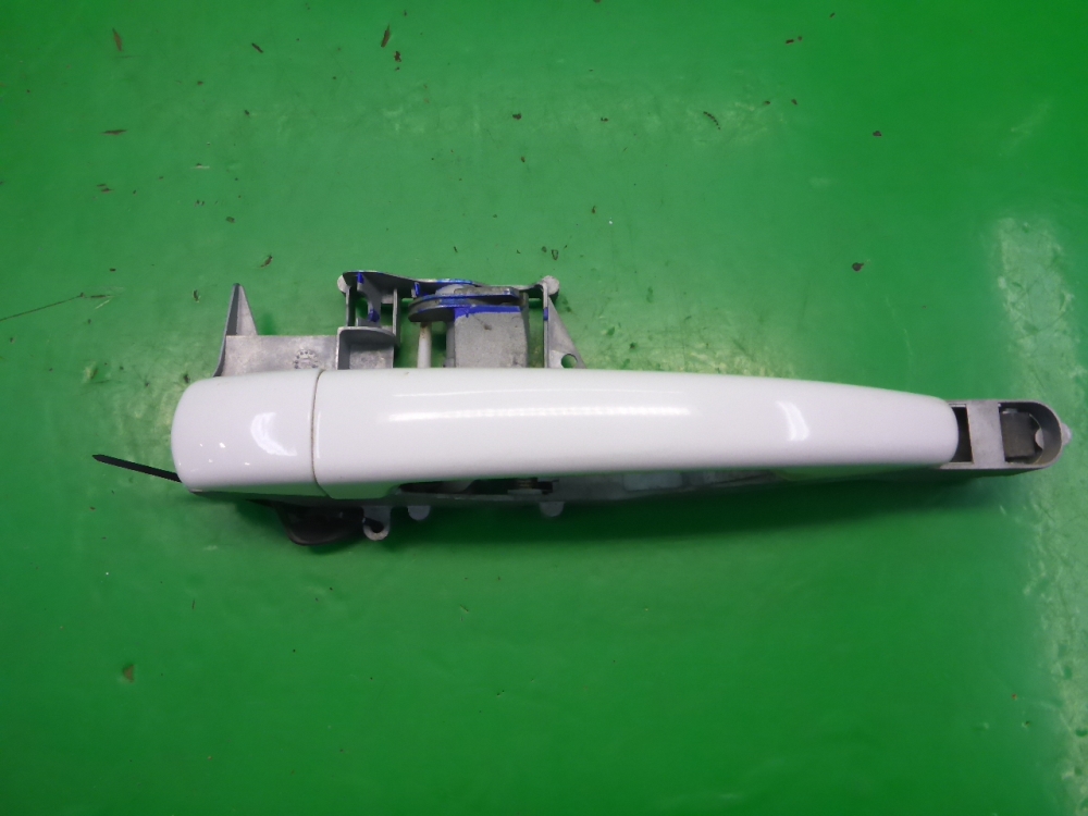 Ручка двери передней наружная правая