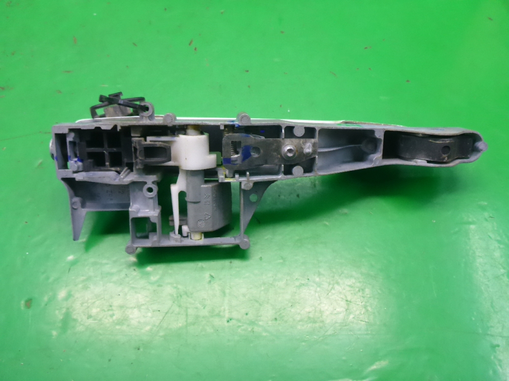 Ручка двери передней наружная правая