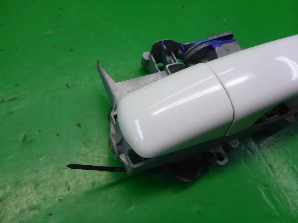 Ручка двери передней наружная правая