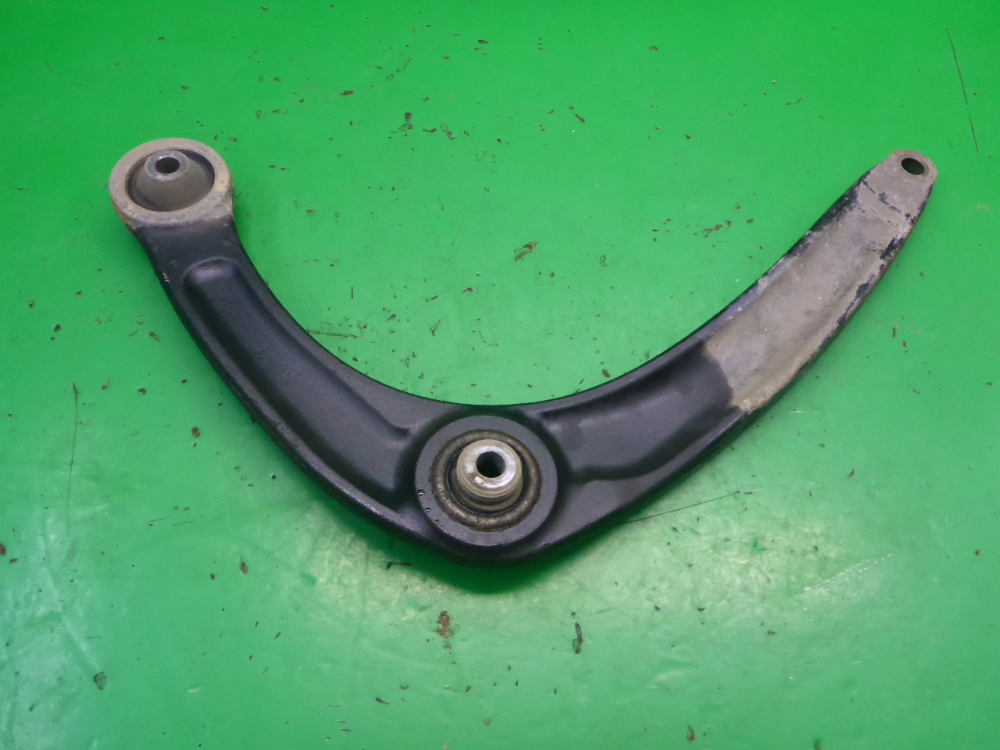 Рычаг передний правый