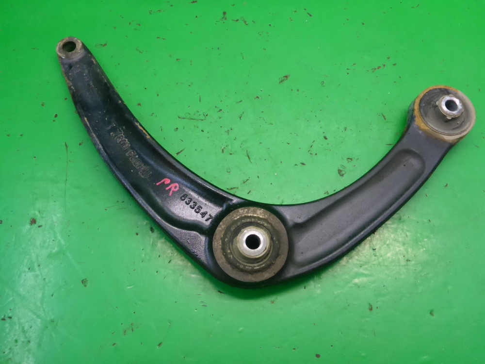 Рычаг передний правый