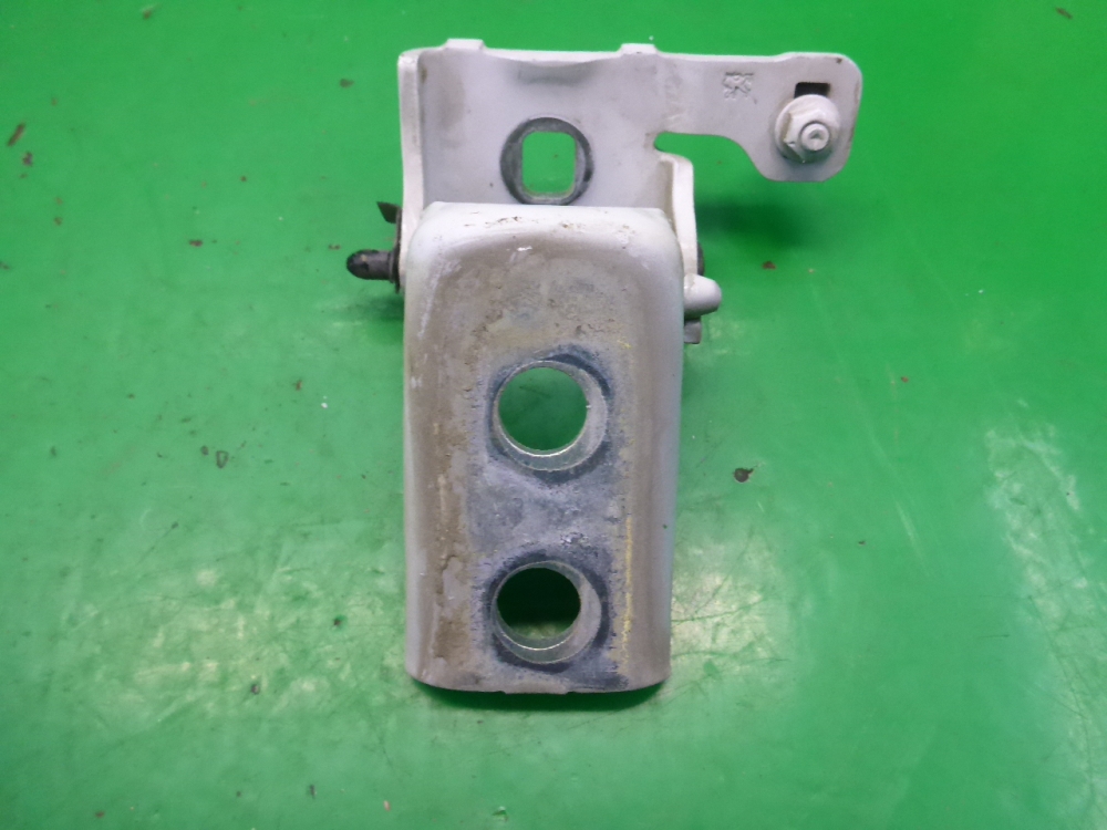 Петля двери передней правой верхняя