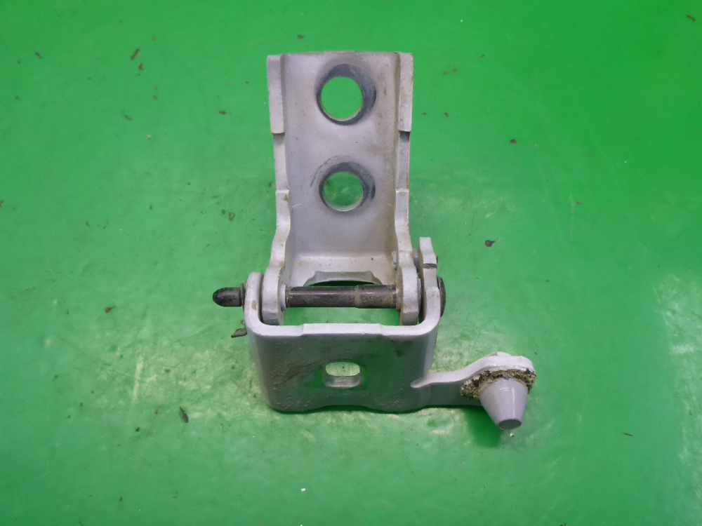 Петля двери передней правой верхняя