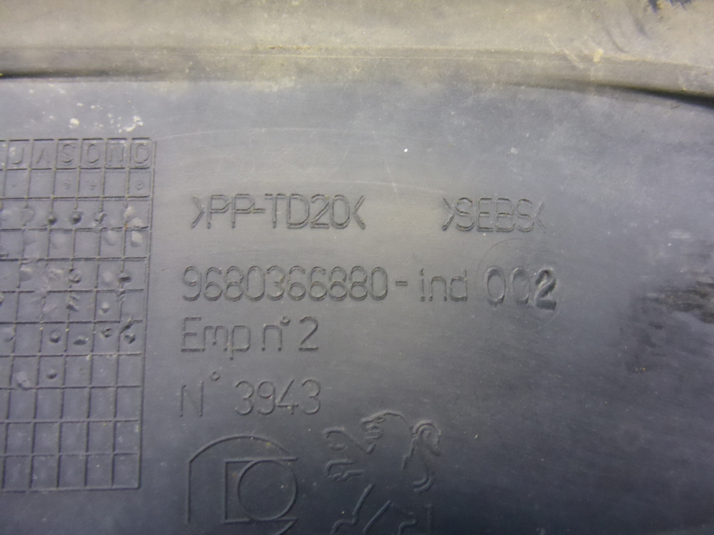 Молдинг лобового стекла