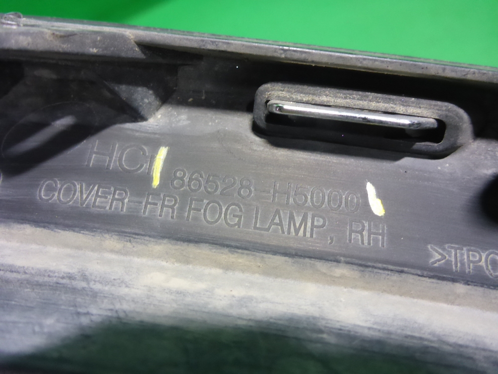 Рамка противотуманной фары правой