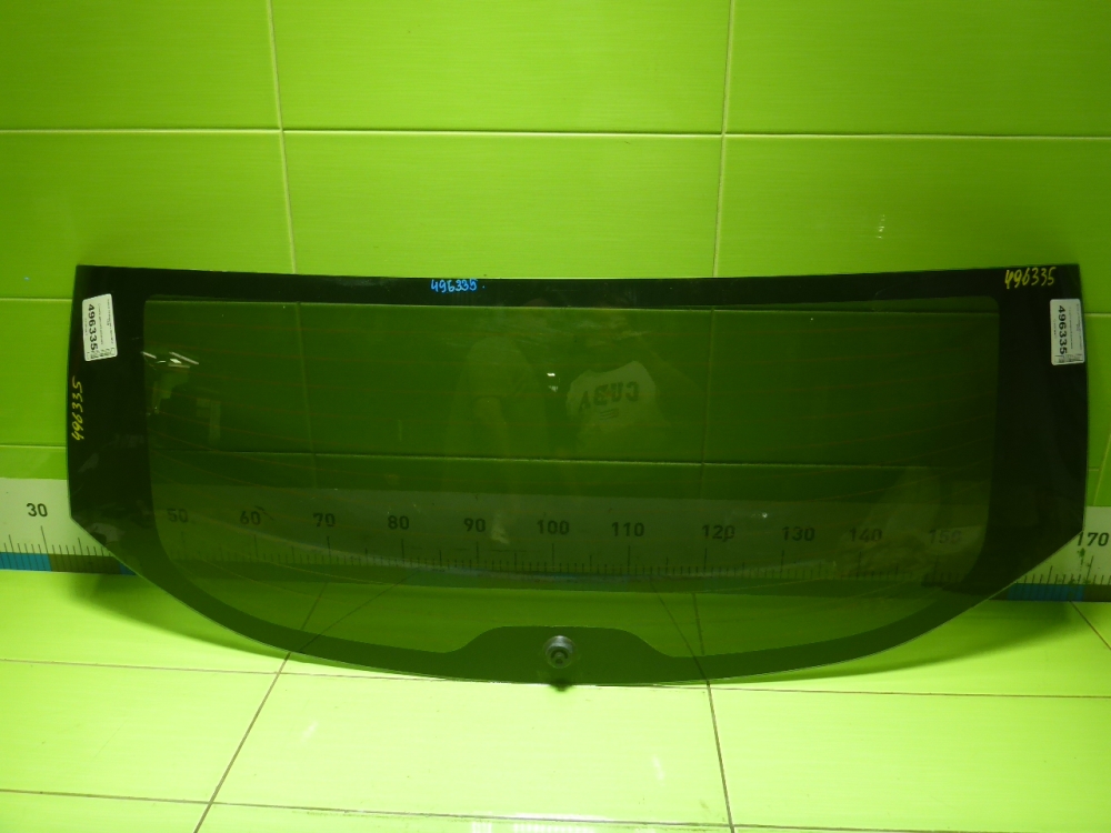 Стекло двери багажника