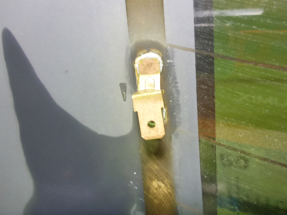 Стекло двери багажника