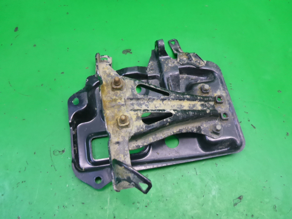 Площадка под аккумулятор (АКБ)