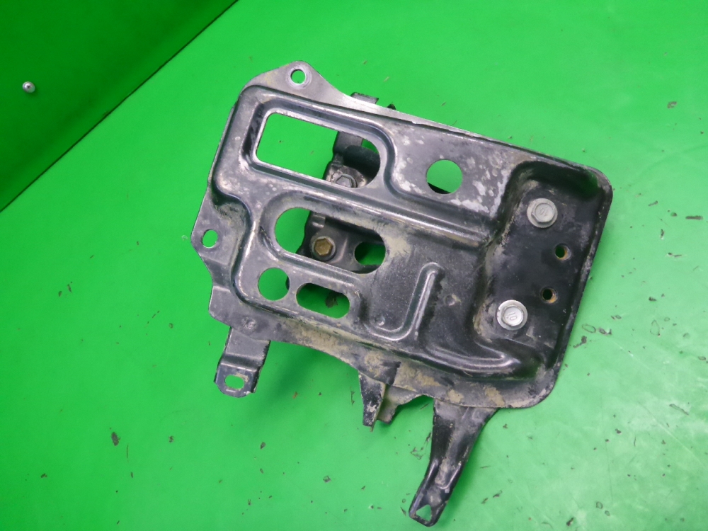 Площадка под аккумулятор (АКБ)