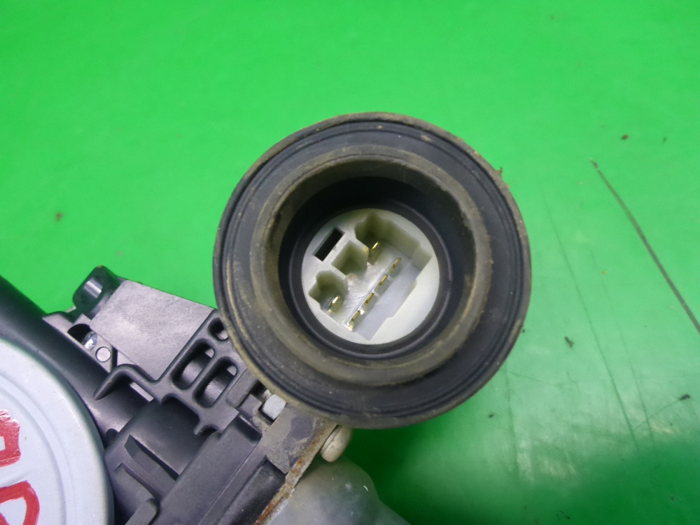 Стеклоподъемник электр. передний правый