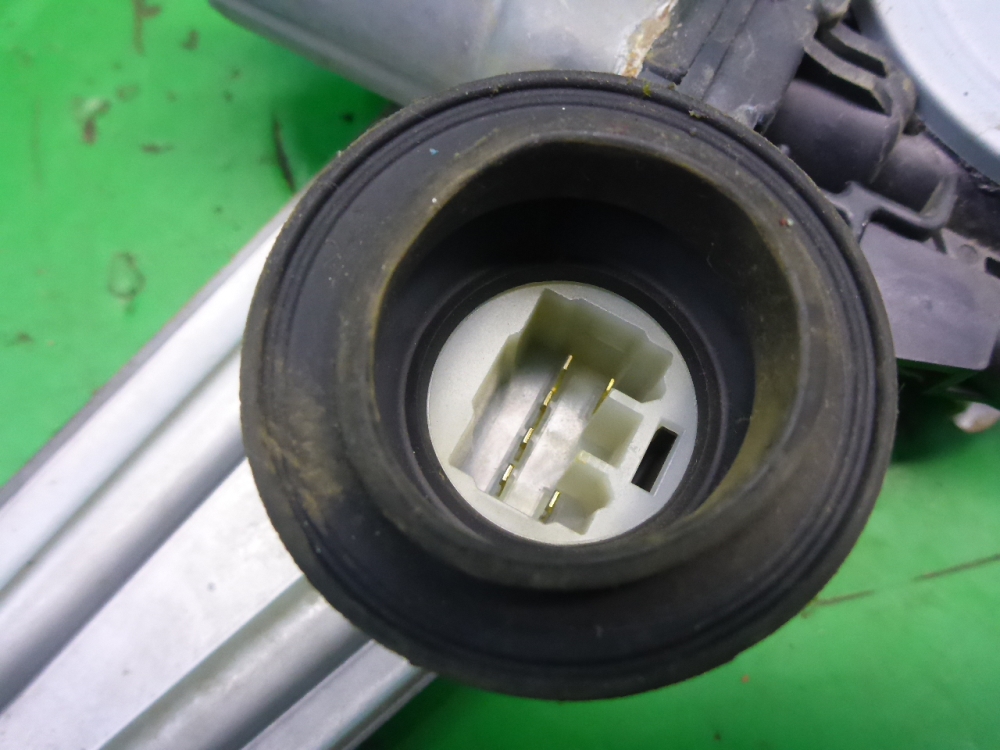 Стеклоподъемник электр. задний левый