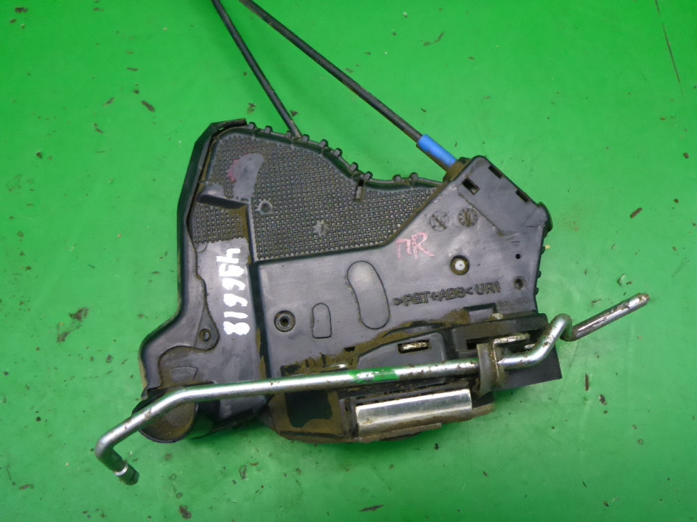 Замок двери передней правой