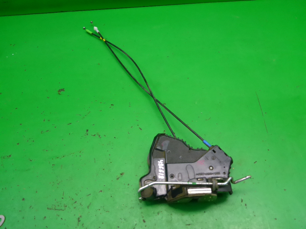 Замок двери передней правой