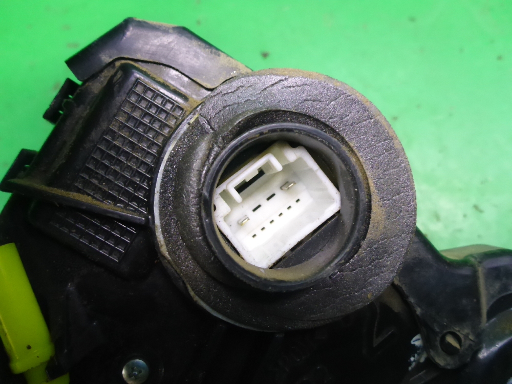 Замок двери передней правой