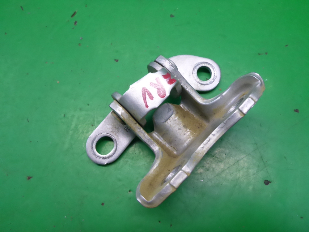 Петля двери задней правой верхняя