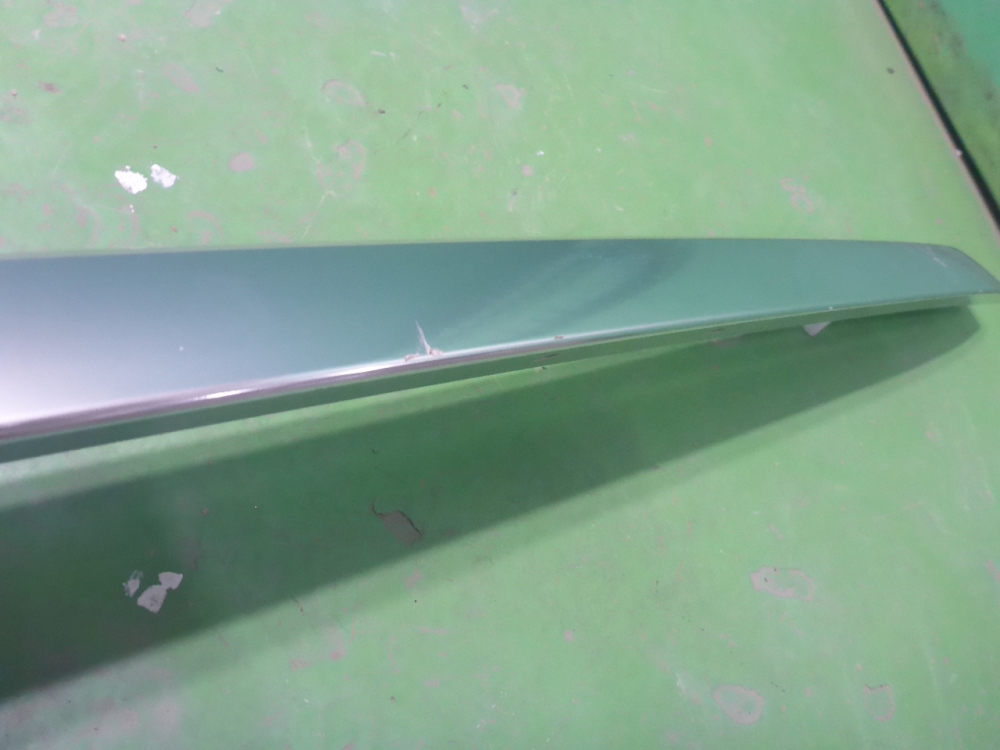 Рейлинг (релинг) правый (планка на крышу)