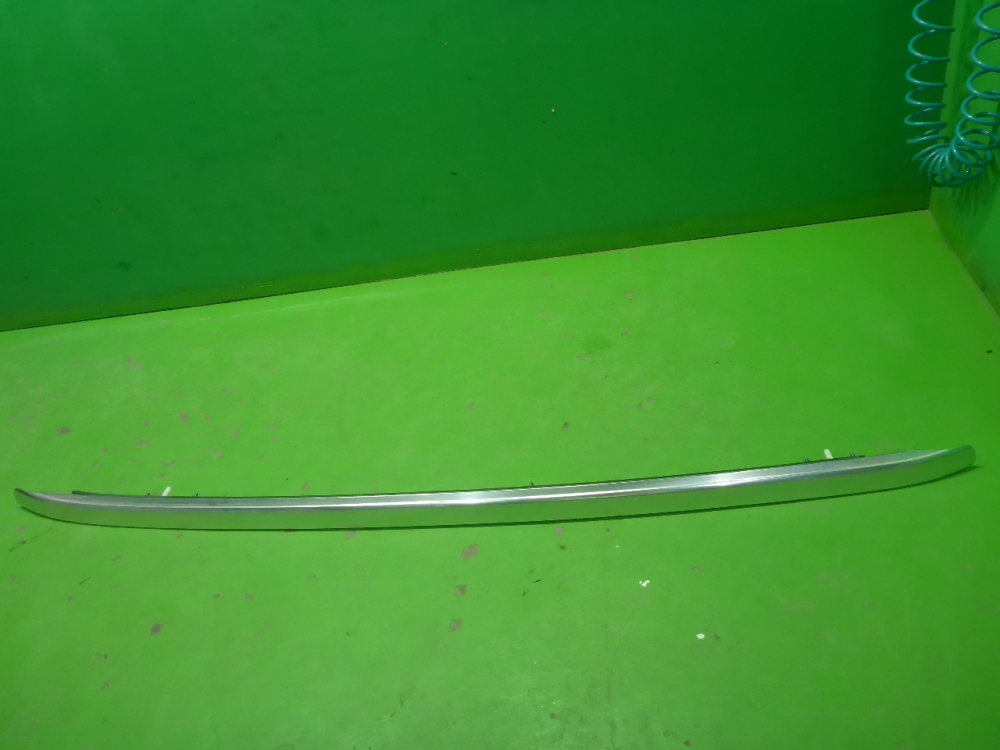 Рейлинг (релинг) правый (планка на крышу)