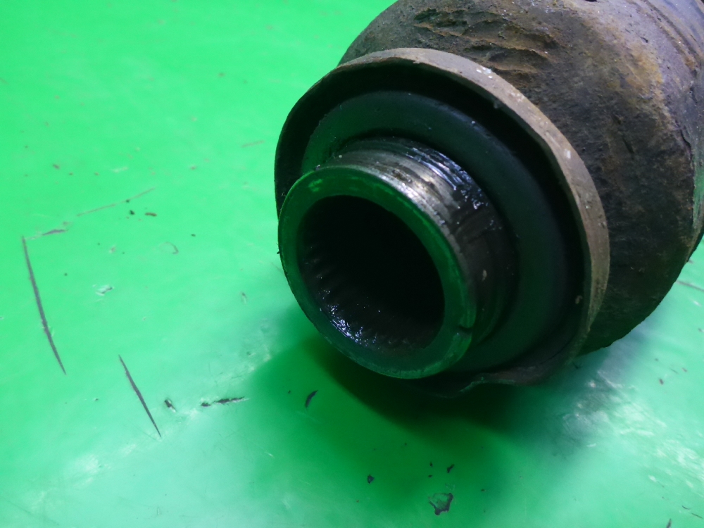 Полуось передняя правая