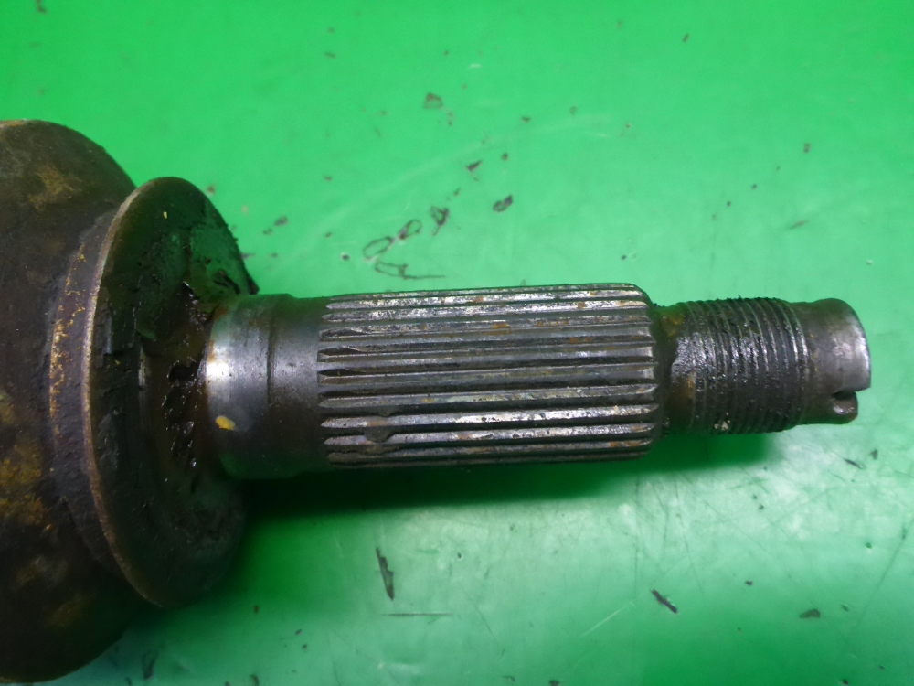 Полуось передняя правая