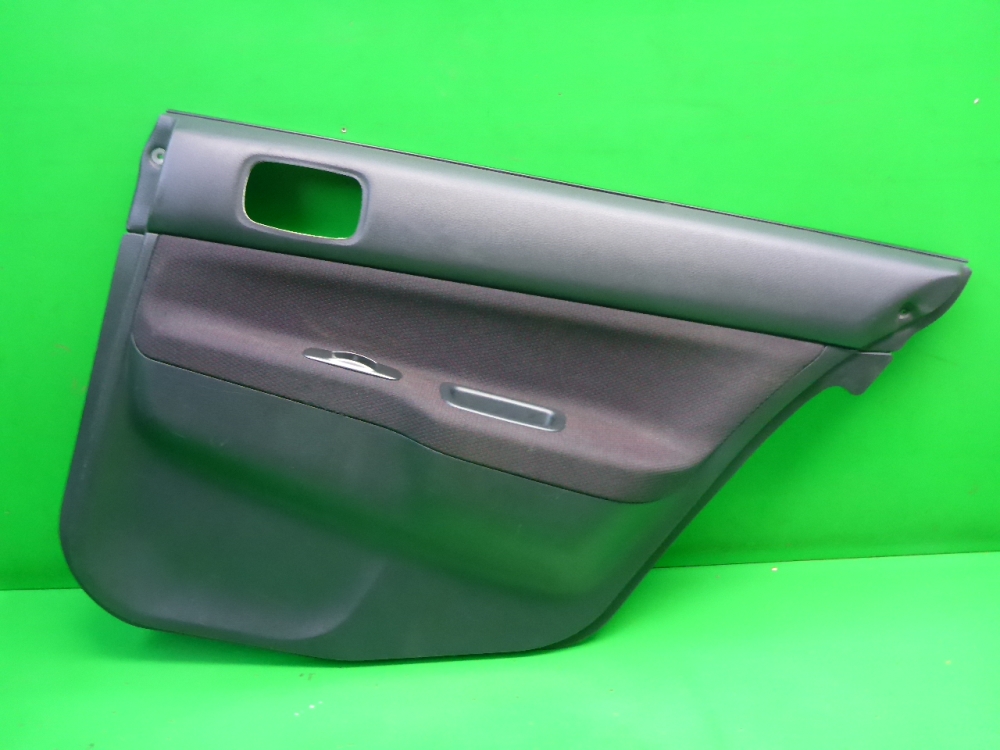 Обшивка двери задней правой