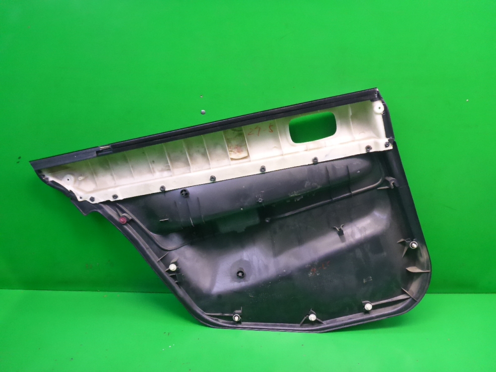 Обшивка двери задней правой