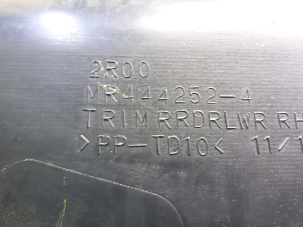 Обшивка двери задней правой