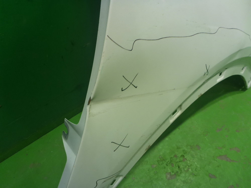 Крыло переднее правое