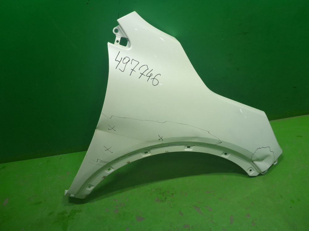 Крыло переднее правое
