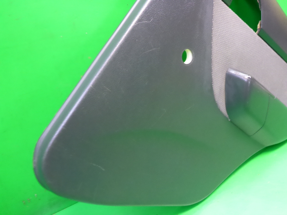 Обшивка двери задней правой