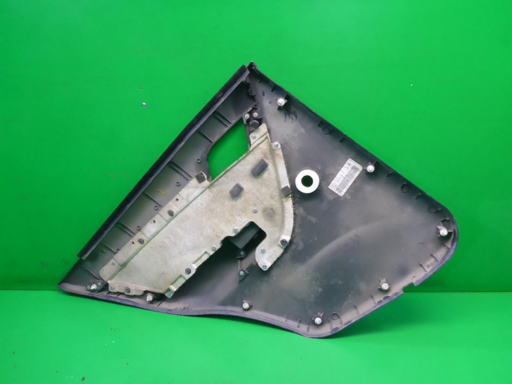 Обшивка двери задней правой