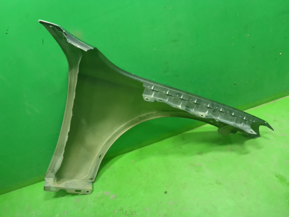 Крыло переднее левое