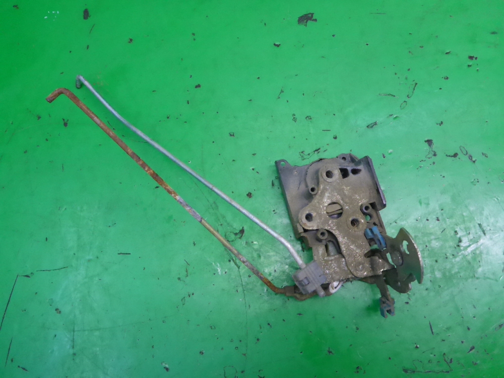 Замок двери передней правой