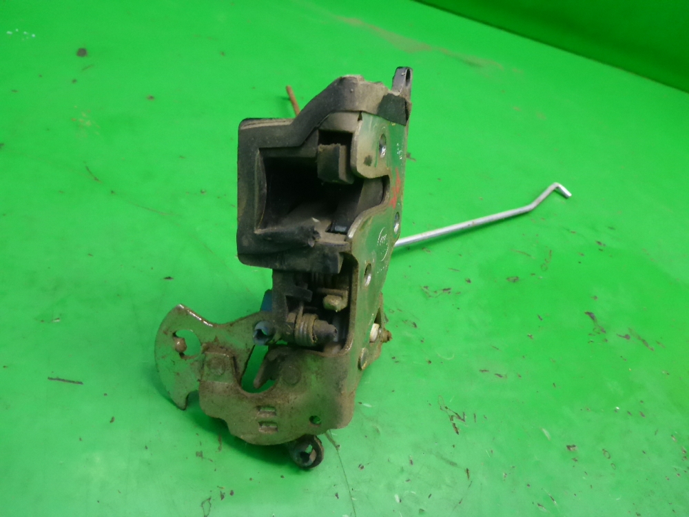 Замок двери передней правой