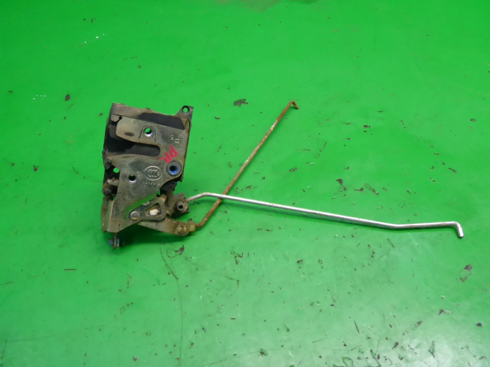 Замок двери передней правой