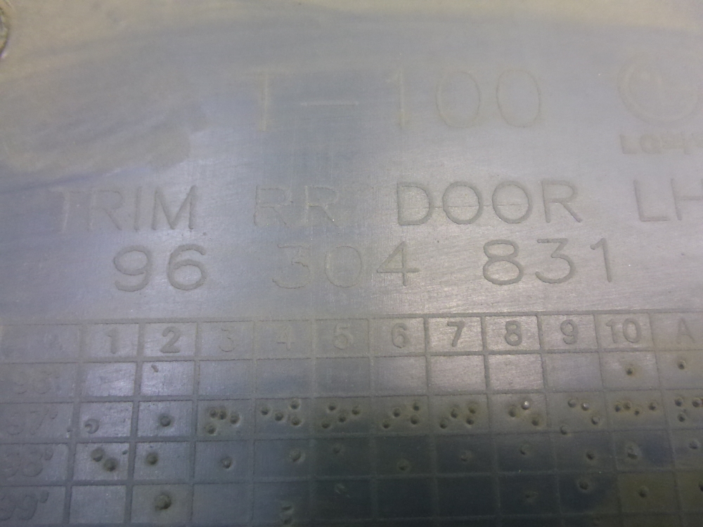 Обшивка двери задней левой