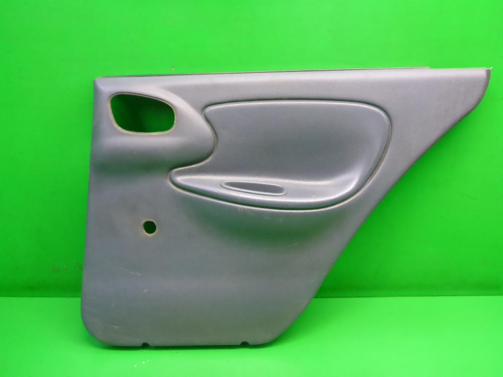 Обшивка двери задней правой