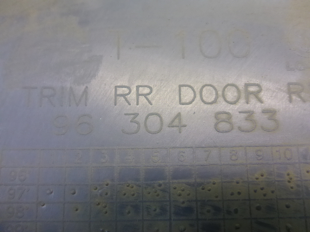 Обшивка двери задней правой