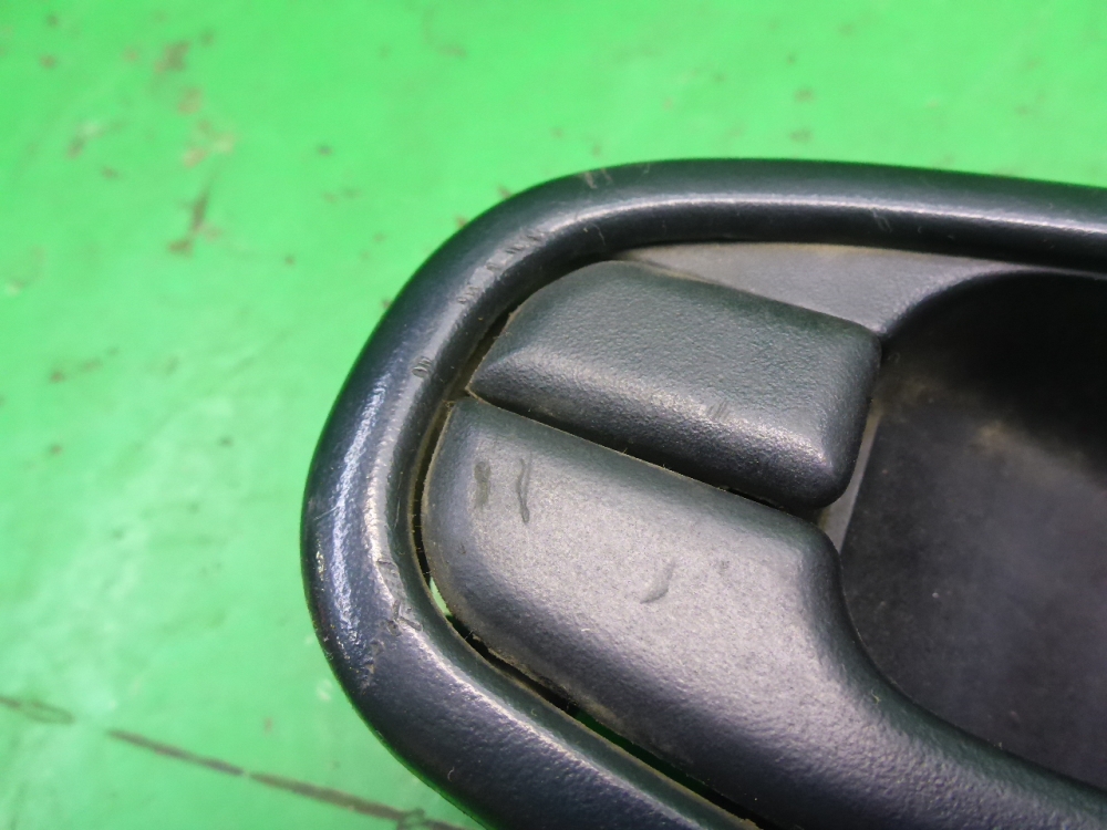 Ручка двери передней внутренняя левая