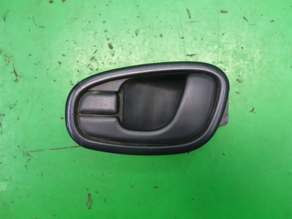 Ручка двери передней внутренняя левая