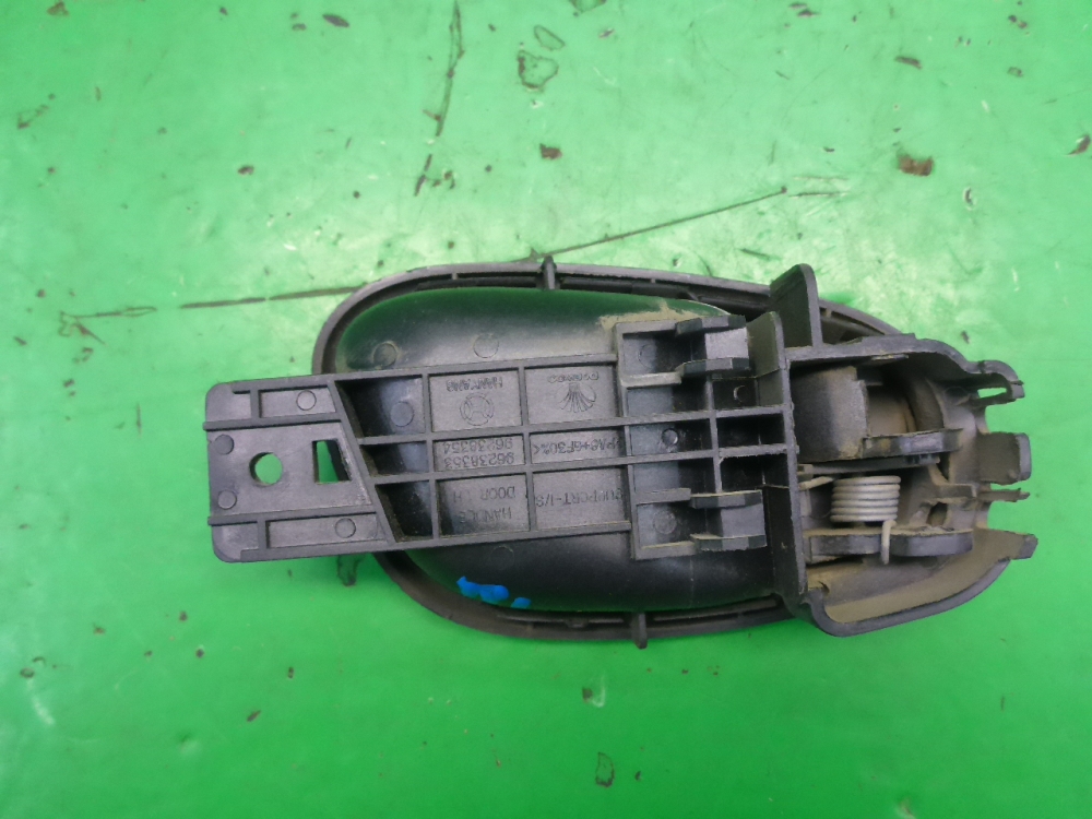 Ручка двери передней внутренняя левая