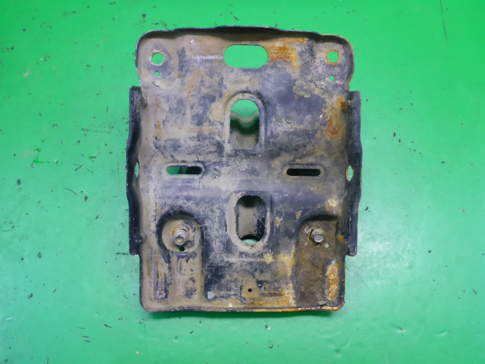 Площадка под аккумулятор (АКБ)