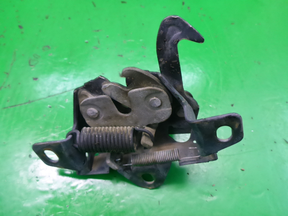 Замок капота