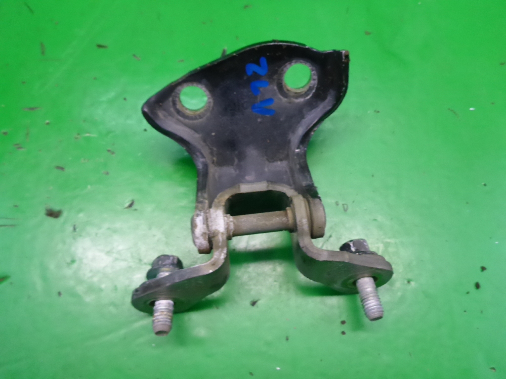 Петля двери задней левой верхняя