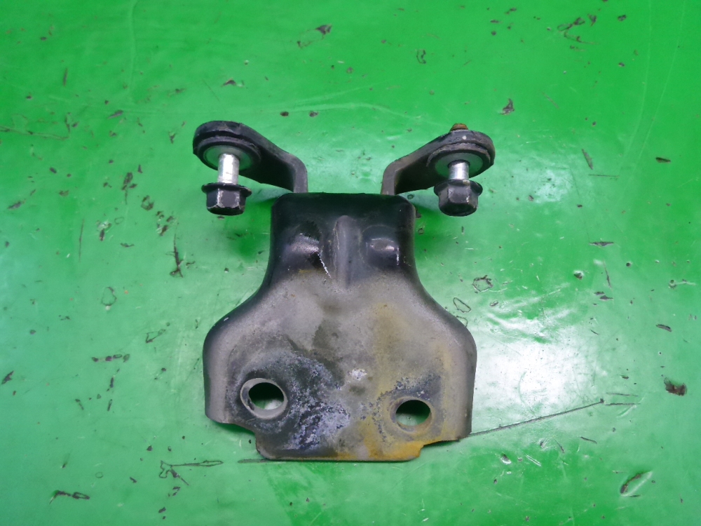 Петля двери передней правой верхняя