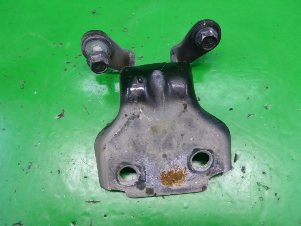 Петля двери передней левой верхняя