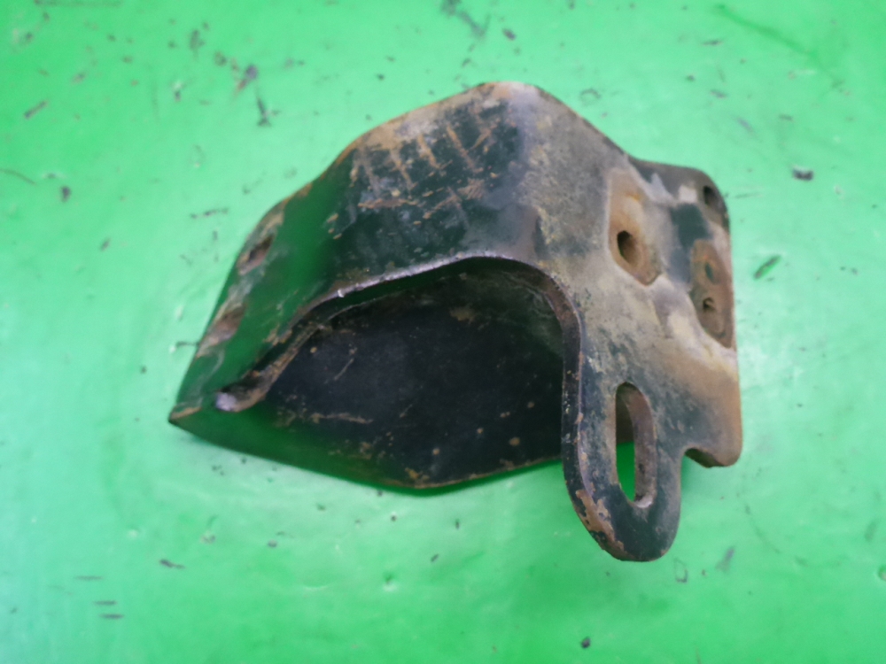 Кронштейн двигателя правый