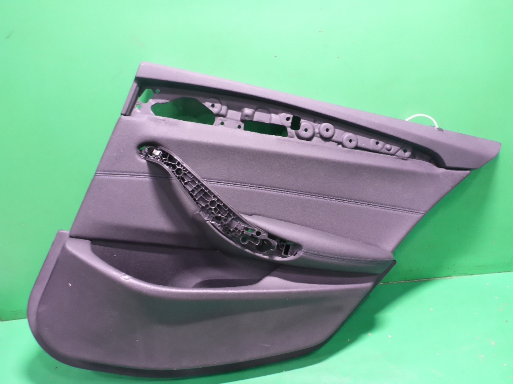 Обшивка двери задней правой