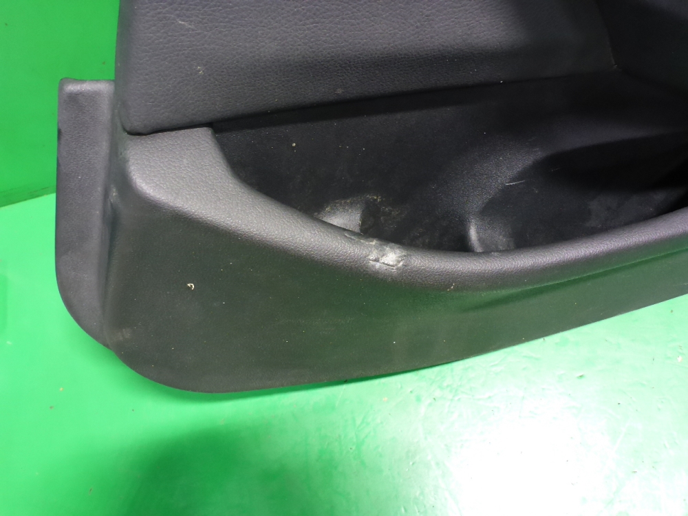 Обшивка двери задней правой