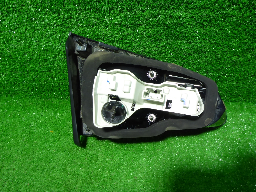 Фонарь задний внутренний правый